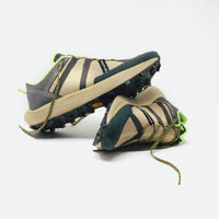 4T2 unisex Get Lost running shoes in anthracite & dune colour