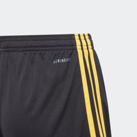 23/24 Juventus kit football shirts from adidas